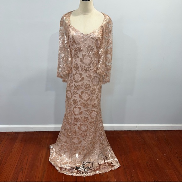TADASHI SHOJI Peddle Gold Dorine Sequin Embroidered Cape Gown - Reemoly - Picture 5 of 17